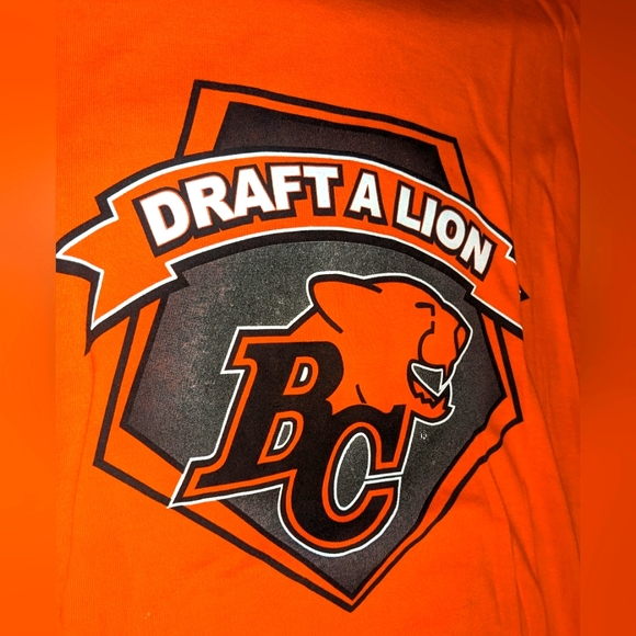 B.C Lions Football Team T-shirt 🧡 - Picture 3 of 5
